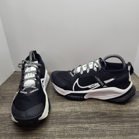 Nike ZoomX Zegama Whisper Trail Black Athletic Running DH0625-001 Womens Sz 8.5 - Picture 1 of 10